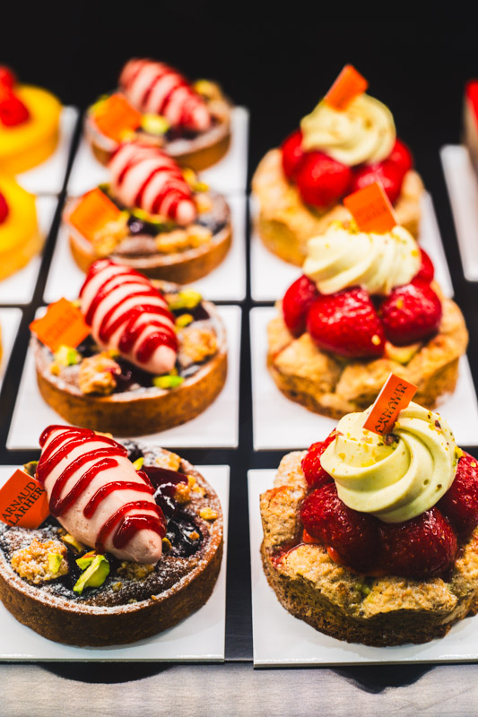 pastries on cabinet arnaud Larher in montmartre