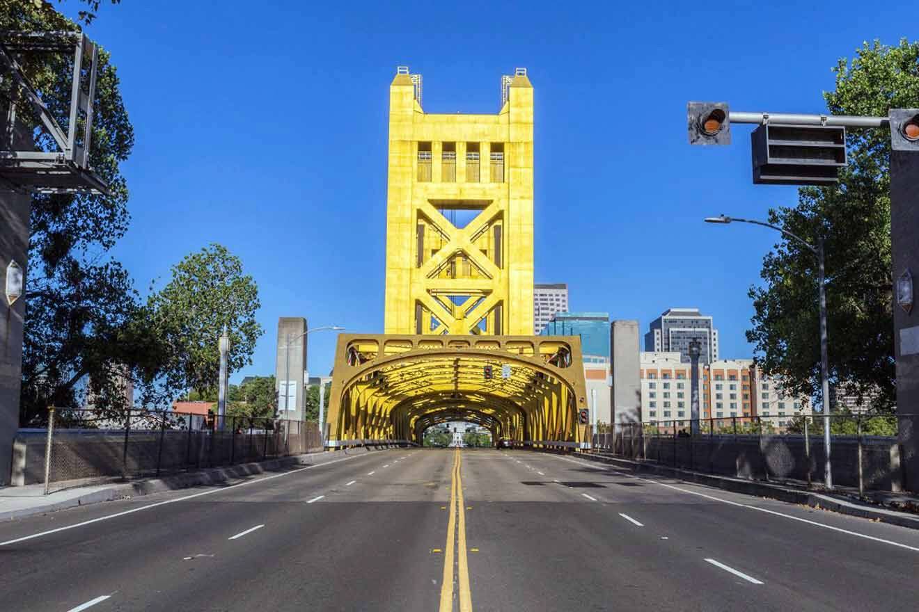 The tower bridge in sacramento, california.