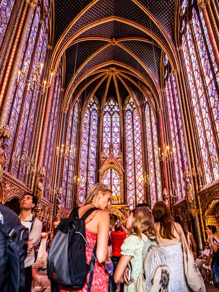 caz and savannah looking at the stained-glass windows in in sainte chappel