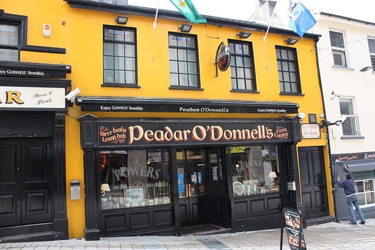 yellow exterior of peadar o donnells pub