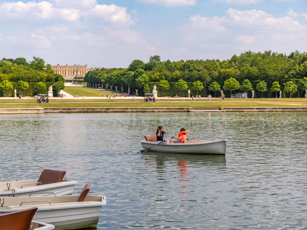 boat on grand canal with views of palace