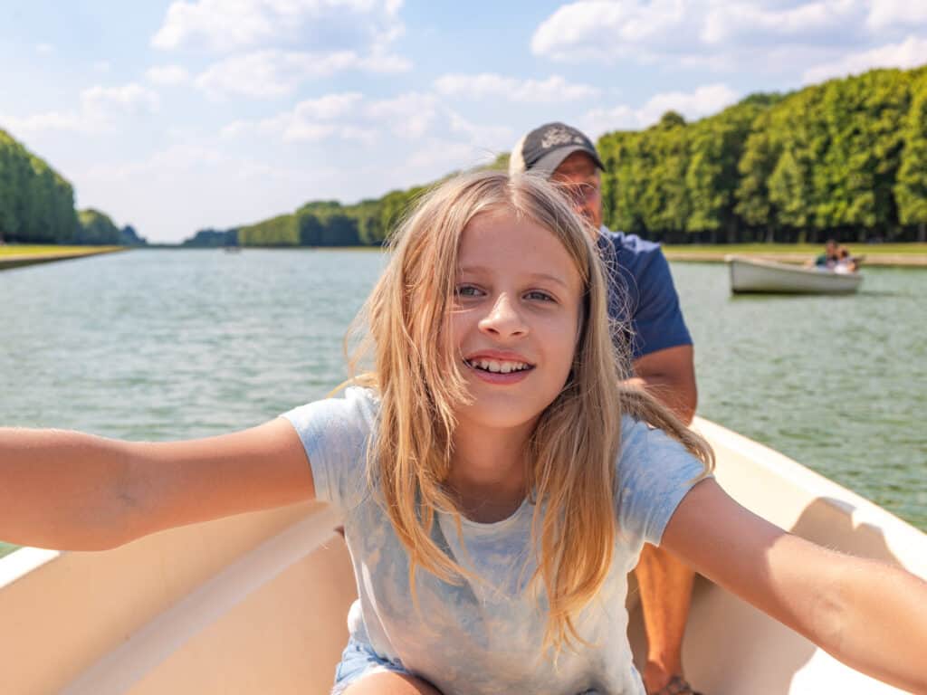 savannah rowing a boat on grand canal