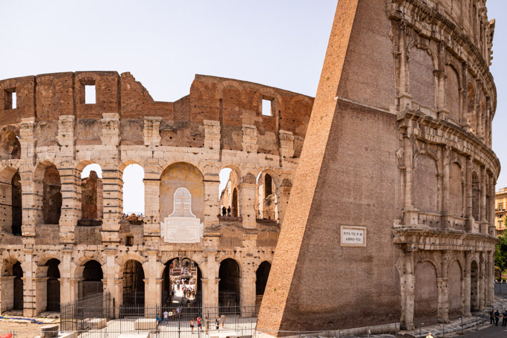 two layers of the colosseum