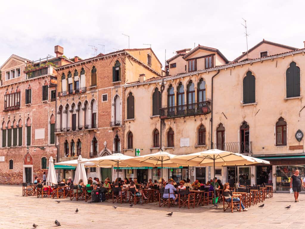 restaurants on square