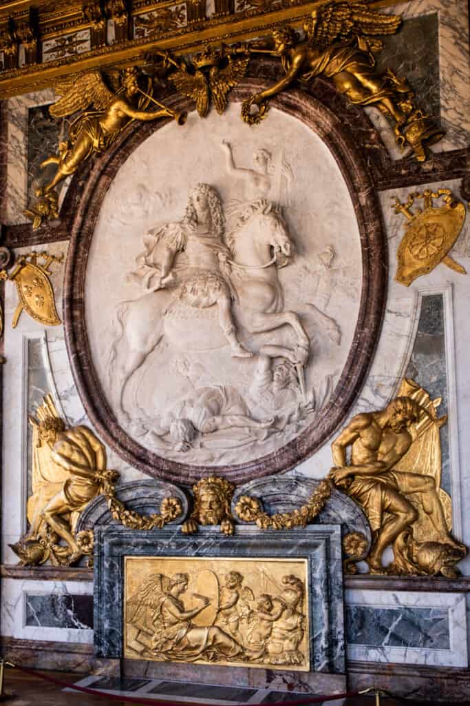 wall monument of king louis XIV