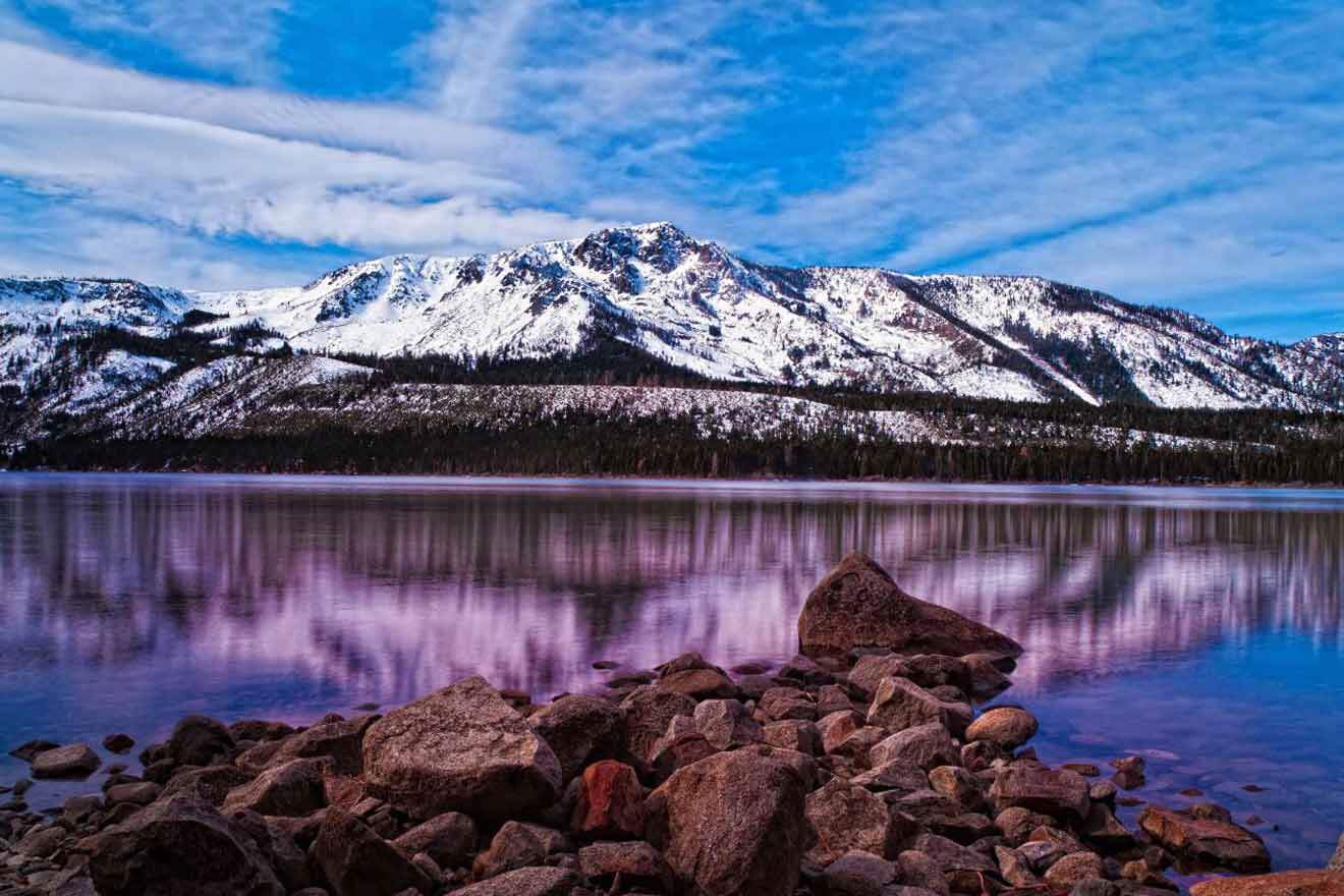 A lake surrounded by mountains and rocks.