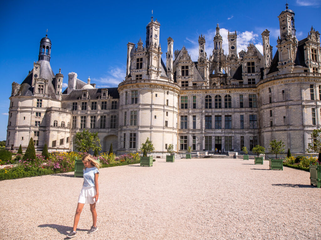 savannah walking in front of chateau de chambord