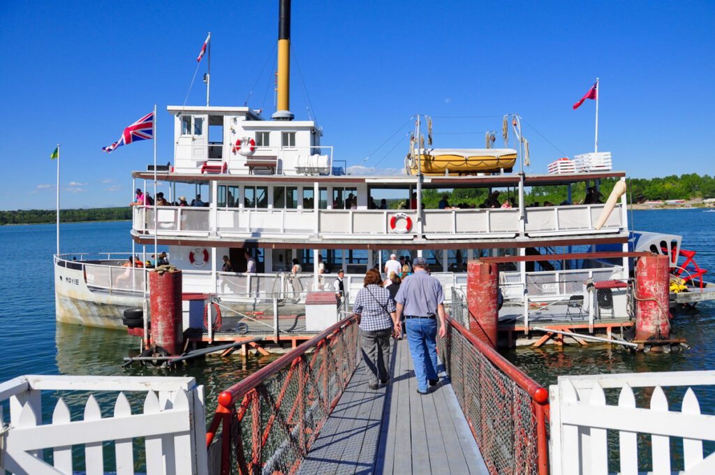 people walking onto paddle wheeler at the dock