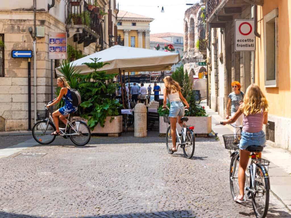 caz, kallyra and savanah cycling through verona