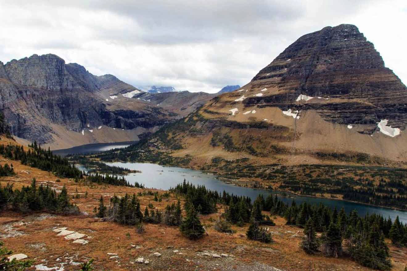 A mountain range with a lake in the middle.