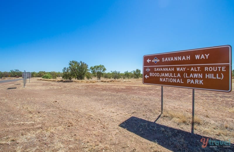 A sign on the side of a dirt field saying Savannah way