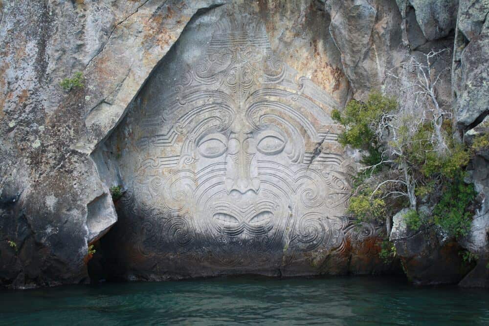 Lake Taupo rock carvings