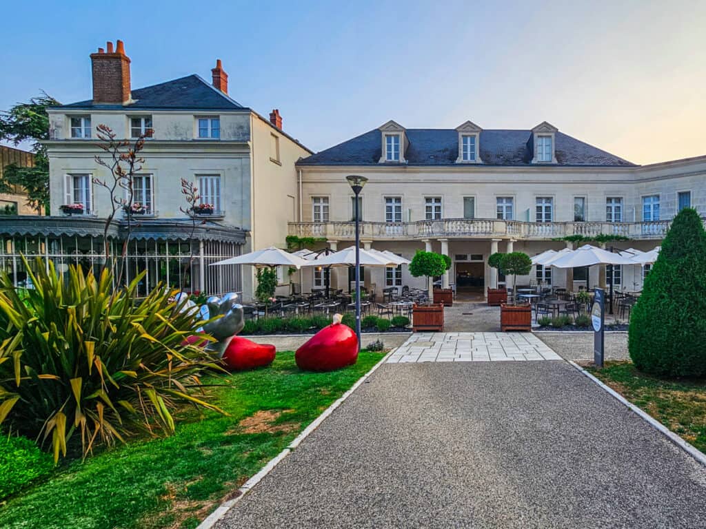 path leading up to chateau belmont tours