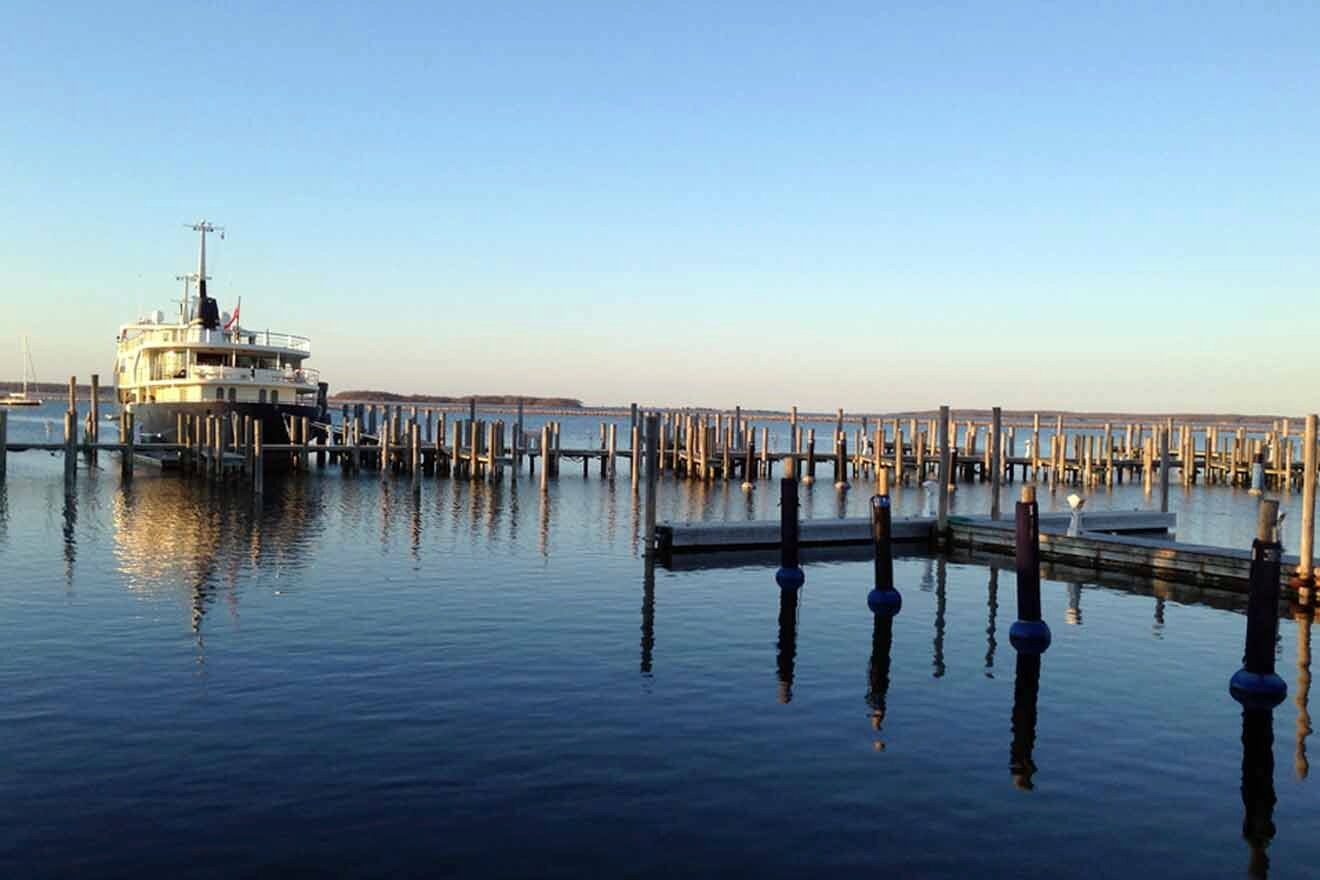 A boat docked at a dock.