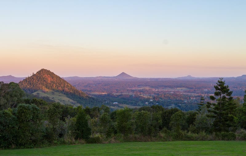 sunrise over mountains view from noosa hinterland lookout