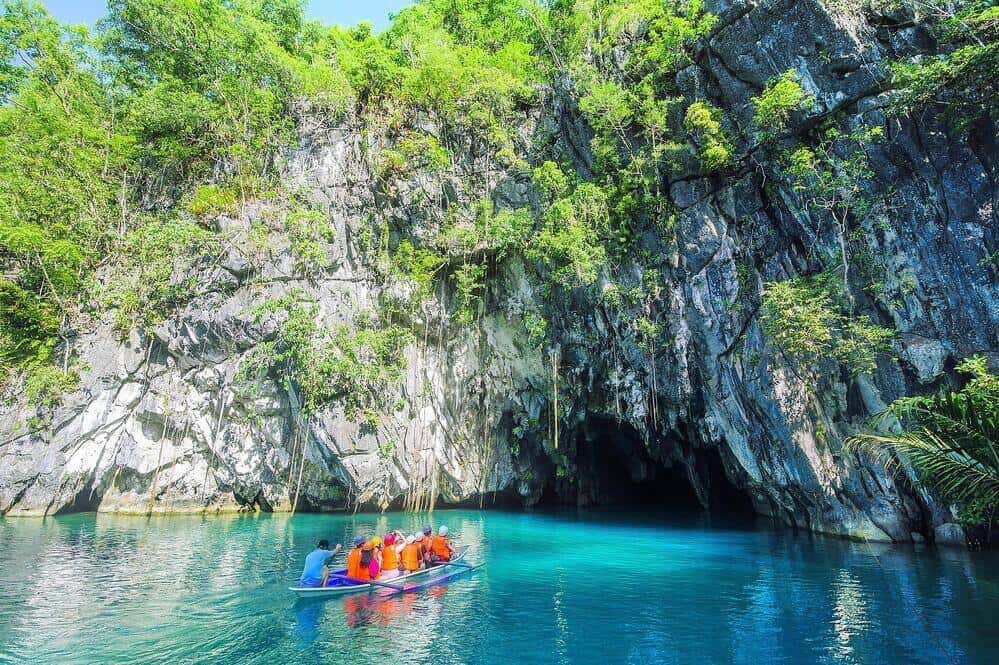 boat paddling towards Puerto Princesa Underground River