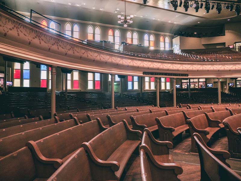 rows of pews inside the Ryman auditorium 