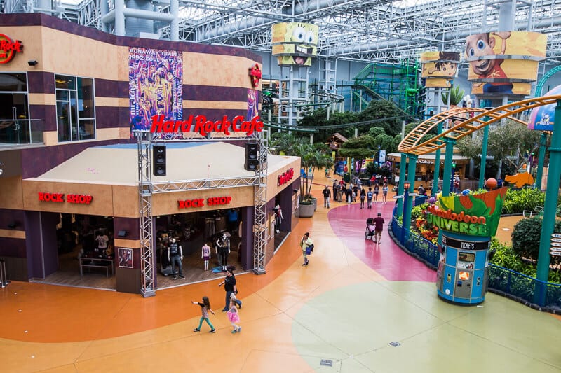 exterior of Hard Rock Café, near rides in mall of america